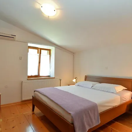 Apartment Edo 2075 公寓